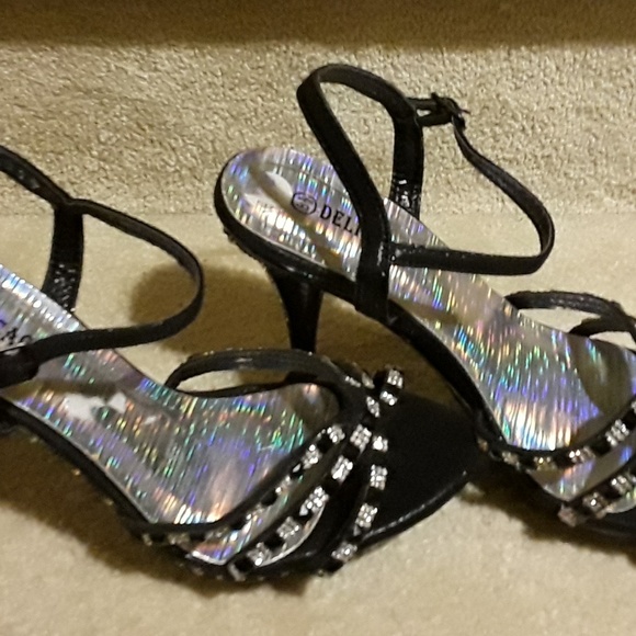 Black high heels - Picture 1 of 3